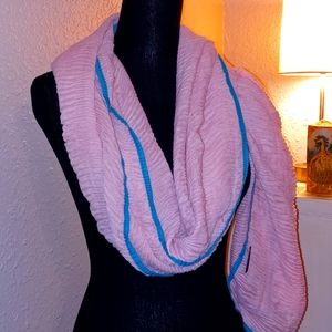 Scarf eith blue trim